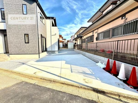 ���ԏ�@���ԃX�y�[�X��2�䕪����܂��I�Z�J���h�J�[�͂������A�o�C�N�⎩�]�ԂȂǂ��u���ꏊ�ɍ���܂���B