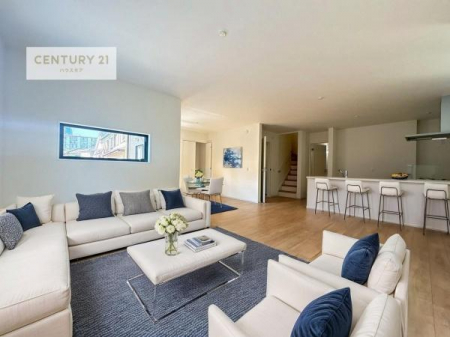 ���r���O�@�Ƌ��CG�p�[�X�ł��B�J�����̂���L�XLDK�I�\�t�@�[��_�C�j���O�e�[�u����u���Ă������ɂȂ�Ȃ��̂ŉ��K�ɉ߂����܂��I�R�~���j�P�[�V���������₷�����r���O�ł��I