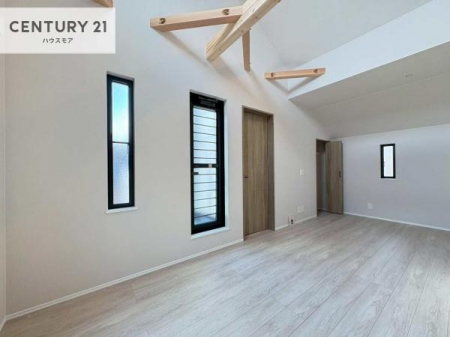 ���r���O�@�D�����z���܂肪���r���O����ł���ċ��S�n�̗ǂ���Ԃ����o���Ă���܂��I
���났�̎��Ԃ��߂����܂��I