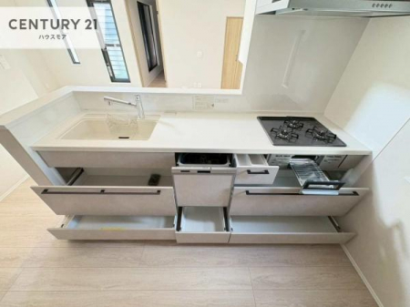 �L�b�`���@���[�͂̍����V�X�e���L�b�`���ŁA��������H�����������Еt���A�L�X�Ƃ�����Ԃŉ��K�ɗ������y���߂܂��B