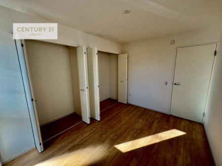 ���[�@�����Ղ�̎��[�X�y�[�X�ŁA��炵���������萮���Z�܂��B�Ƒ��̉ו������ꂢ�ɕЕt���A���������K�ɉ߂����܂��B