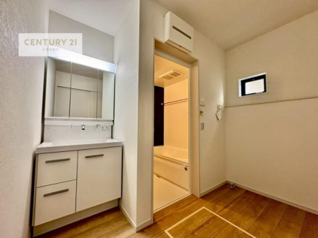 ���ʑ�E���ʏ��@�O�ʋ��d�l�̐��ʏ��́A�g�����Ȃ݂����₷������I���͎��[�ɂȂ��Ă��܂��B�h���C���[�₨���ϓ����Еt������̂Ő��ʑ������X�b�L���ƌ����邱�Ƃ��o���܂��I