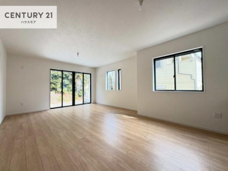 ���r���O�@�D�����z���܂肪���r���O����ł���ċ��S�n�̗ǂ���Ԃ����o���Ă���܂��I
���났�̎��Ԃ��߂����܂��I