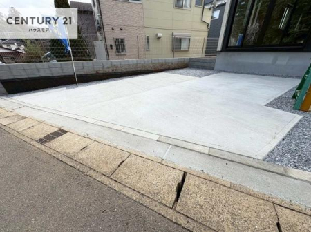 ���ԏ�@���ԃX�y�[�X��2�䕪����܂��I�Z�J���h�J�[�͂������A�o�C�N�⎩�]�ԂȂǂ��u���ꏊ�ɍ���܂���B