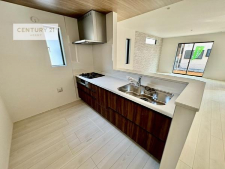 �L�b�`���@��Ƃ肠�钲���X�y�[�X�ō�Ƃ����₷�����K�ȃL�b�`���ł��I
���q�l�ƈꏏ�ɂ��َq������y���߂�L�X�X�y�[�X�ł��B�y�����������ԂɂȂ肻���ł��ˁI