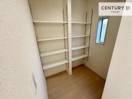 ���[�@�p���g���[�t���I���Ă�������A�H�ނ̃X�g�b�N���X�b�L�����ڂ��邱�Ƃ��ł��܂��I
���񌻒n�ł��m���߂��������B