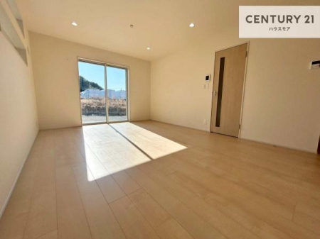 ���r���O�@�傫�ȑ����炽���Ղ�̗z���������閾�邢���r���O�B�J�����̂��郊�r���O�ŉƑ��c���̂��났�̎��Ԃ��߂����܂��I