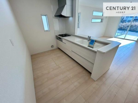 �L�b�`���@��l�C�̑Ζʎ��V�X�e���L�b�`�����̗p���Ă��܂��I���Ƒ��̃R�~���j�P�[�V���������R�Ƒ�����݌v�ł��B
���q�l�ɂ��ڂ��͂��̂Ŋ������ł��ˁI�L�X�g���ĉ��K�ɍ�Ƃ��i�݂܂��B