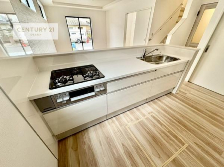 �L�b�`���@��l�C�̑Ζʎ��V�X�e���L�b�`�����̗p���Ă��܂��I���Ƒ��̃R�~���j�P�[�V���������R�Ƒ�����݌v�ł��B
���q�l�ɂ��ڂ��͂��̂Ŋ������ł��ˁB�L�X�g���ĉ��K�ɍ�Ƃ��i�݂܂��B