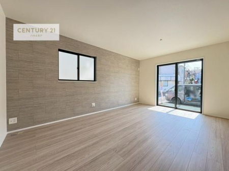 ���r���O�@�D�����z���܂肪���r���O����ł���ċ��S�n�̗ǂ���Ԃ����o���Ă���܂��I
���났�̎��Ԃ��߂����܂��I