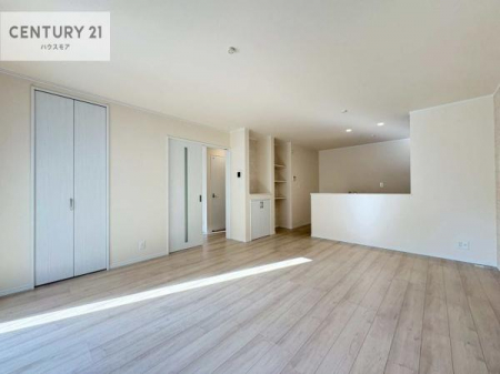 ���r���O�@��؂ȉƑ����W�܂邩�炱��LDK�ɂ͂�����肽���B
�q�����������C�ɏ΂��Ȃ��瑖�����Ă���p�����������u�L���Ƃɂ��ėǂ������v�Ǝv���u�Ԃł��B