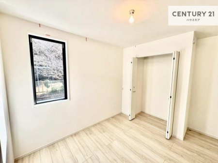 �m���@�L�x�Ȏ��[�X�y�[�X�ŁA�Z��Ԃ�������B
��������}���A��������Ԃ�ۂĂ���[�[���̏Z�܂��ł��B