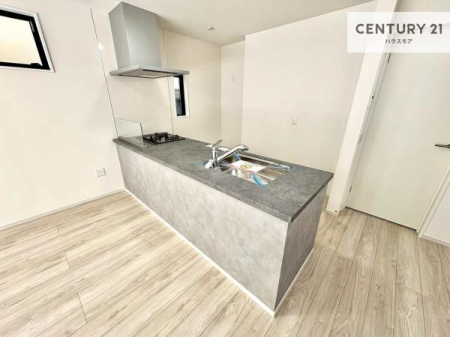 ���r���O�@���r���O�S�̂����n����ΖʃL�b�`���Ȃ̂ŁA���q�l�̗l�q�������Ȃ����Ƃ��ł���q��Ă����₷�����S�ȊԎ�ł��I