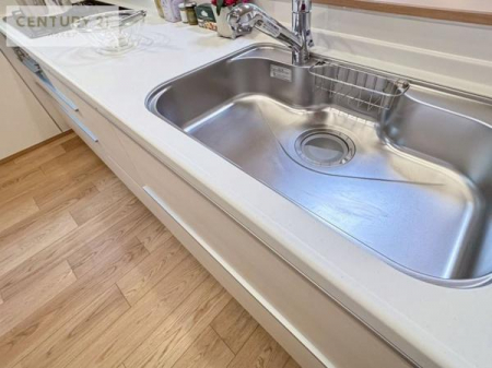 ���d�l�ʐ^(�L�b�`���j�@���C�h�ȃV���N�ł��ˁI�������˂ɂ������������₷���Ǝ����y�X�d�l�̃V�X�e���L�b�`���ł��I
�f�U�C�����Ƌ@�\�������˂��L�b�`���Ő�����������܂��ˁI�i���d�l�j