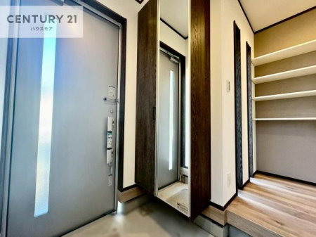 ���ց@�V���[�Y�{�b�N�X�t���Ȃ̂ŁA���ւ��Еt�����|�������₷���ł��I
�X�b�L���������ւŌ˂��J�����u�ԁA�������̂���S�n������Ԃ��o�}���Ă���܂��B
