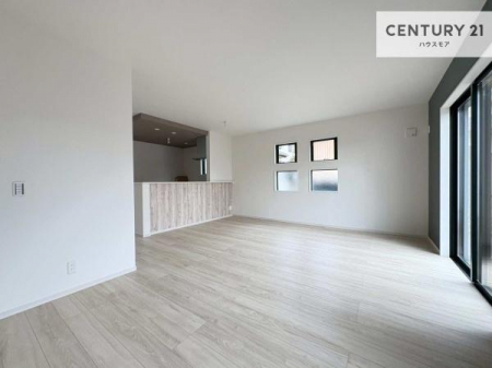 ���r���O�@�D�����z���܂肪���r���O����ł���ċ��S�n�̗ǂ���Ԃ����o���Ă���܂��I
���났�̎��Ԃ��߂����܂��I