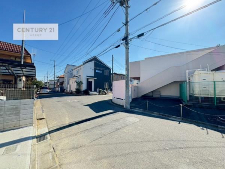 ���̑����n�@�O�ʓ��H��6���I�z����ǍD�ȗ��n�ł��B
�Ԍɓ��ꂪ���ȕ������S�ł��ˁB