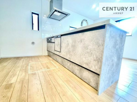 �L�b�`���@��l�C�̑Ζʎ��V�X�e���L�b�`�����̗p���Ă��܂��I���Ƒ��̃R�~���j�P�[�V���������R�Ƒ�����݌v�ł��B
���q�l�ɂ��ڂ��͂��̂Ŋ������ł��ˁI�L�X�g���ĉ��K�ō�Ƃ��i�݂܂��B