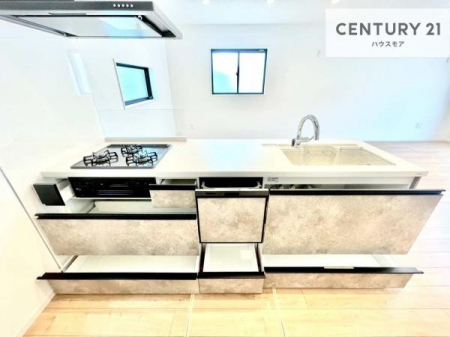 �L�b�`���@���[�͂̍����V�X�e���L�b�`���ŁA��������H�����������Еt���A�L�X�Ƃ�����Ԃŉ��K�ɗ������y���߂܂��B