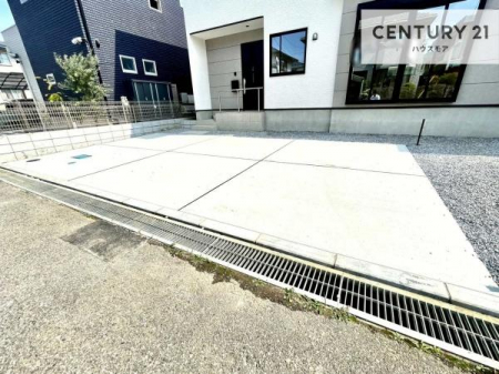 ���ԏ�@���ԃX�y�[�X��3�䕪����܂��I�Z�J���h�J�[�͂������A�o�C�N�⎩�]�ԂȂǂ��u���ꏊ�ɍ���܂���B