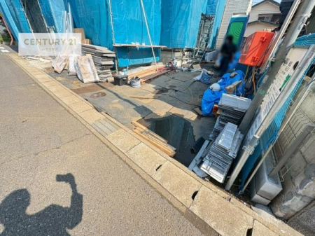 ���ԏ�@���ԃX�y�[�X��2�䕪����܂�(�Ԏ�ɂ��)�I�Z�J���h�J�[�͂������A�o�C�N�⎩�]�ԂȂǂ��u���ꏊ�ɍ���܂���B