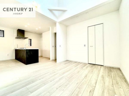 ���r���O�@�D�����z���܂肪���r���O����ł���ċ��S�n�̗ǂ���Ԃ����o���Ă���܂��I
���났�̎��Ԃ��߂����܂��I