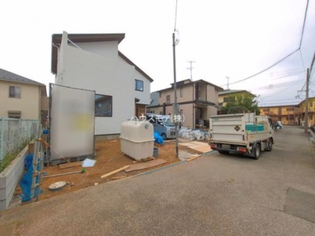 ���̑����n�@�O�ʓ��H��4�����H�̂��߁A�Ԃ̒ʍs�����������Ă���A���q�l�̂��邲�ƒ�ɂ����S�̏Z���ł��B