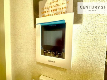 ���̑��@TV���j�^�[�t�C���^�[�t�H���������B���K�҂̊���m�F���Ă���Ή��ł��邽�߁A�h�Ɩʂɂ��z�����ꂽ���S�̐ݔ��ł��B