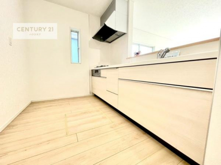 �L�b�`���@��Ƃ肠�钲���X�y�[�X�ō�Ƃ����₷�����K�ȃL�b�`���ł��I
���q�l�ƈꏏ�ɂ��َq������y���߂�L�X�X�y�[�X�ł��B�y�����������ԂɂȂ肻���ł��ˁI