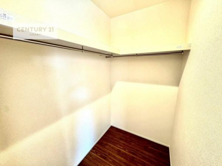 ���[�@�E�H�[�N�C���N���[�[�b�g�t���ł��B��������̂��m���Ȃǂ����[���Ă��������ł��ˁI���ɂ���@�������ȂǋG�ߕ��̑傫�ȉƓd�����[�ł��܂��B