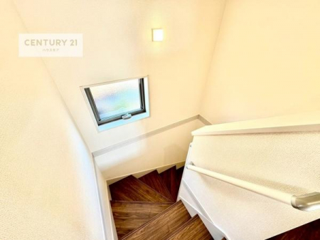 ���̑����ρ@�K�i�͖��邭�萠������Ă��܂��B���q�l�₲�N�z�̕������S���Ă����p�����܂��ˁB�Q�K�z�[���Ɏ��[������܂��I