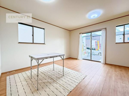 ���d�l�ʐ^(���r���O�j�@�傫�ȑ����炽���Ղ�̗z���������閾�邢���r���O�B�J�����̂��郊�r���O�ŉƑ��c���̂��났�̎��Ԃ��߂����܂��B�i���d�l�j