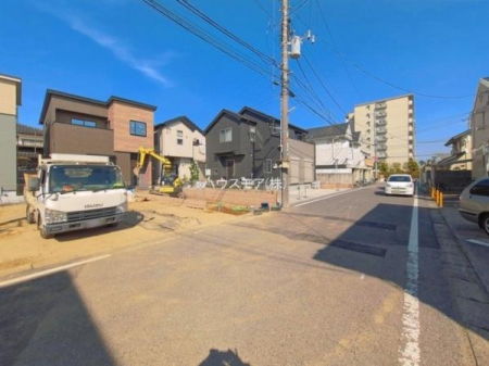 ���̑����n�@�O�ʓ��H6���I�z����ǍD�ȗ��n�ł��B
�Ԍɓ��ꂪ���ȕ������S�ł��ˁB