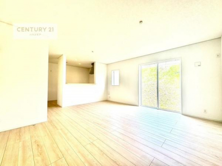 ���r���O�@��؂ȉƑ����W�܂邩�炱��LDK�ɂ͂�����肽���B
�q�����������C�ɏ΂��Ȃ��瑖�����Ă���p�����������u�L���Ƃɂ��ėǂ������v�Ǝv���u�Ԃł��B