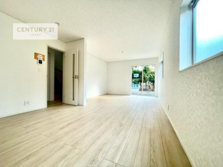 ���r���O�@�傫�ȑ����炽���Ղ�̗z���������閾�邢���r���O�B�J�����̂��郊�r���O�ŉƑ��c���̂��났�̎��Ԃ��߂����܂��I