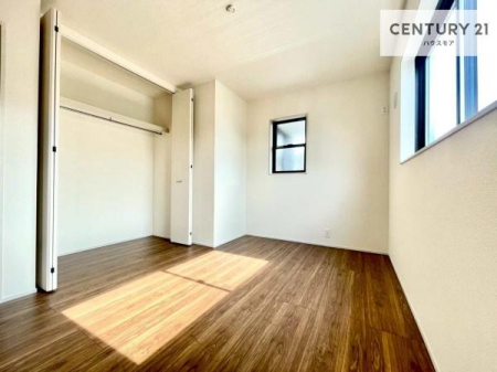 �m���@���[�X�y�[�X�����Ă��܂��I�������X�b�L�����ڂ��鎖���ł��܂��ˁB
�Ƌ��I�΂Ȃ��V���v���ȃf�U�C���ׁ̈A�Ƌ��I�΂����C�ɓ���̋�ԍ�肪�ł������ł��ˁB