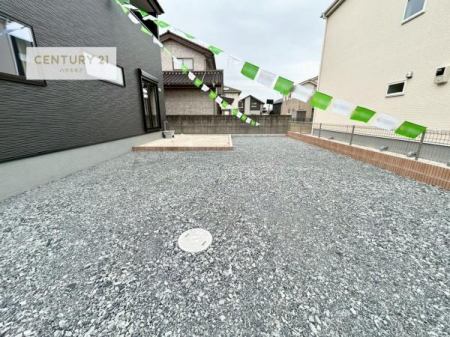 ���ԏ�@���ԃX�y�[�X��3�䕪����܂��I�Z�J���h�J�[�͂������A�o�C�N�⎩�]�ԂȂǂ��u���ꏊ�ɍ���܂���B