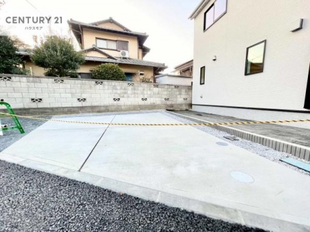 ���ԏ�@���ԃX�y�[�X��2�䕪����܂��I�Z�J���h�J�[�͂������A�o�C�N�⎩�]�ԂȂǂ��u���ꏊ�ɍ���܂���B(�Ԏ�ɂ��܂��B)