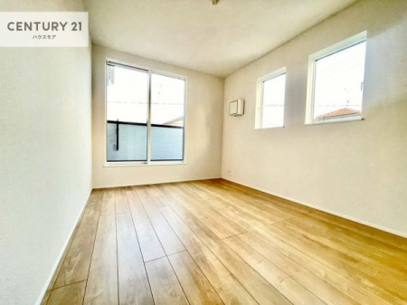 �Q���@������Ŗ��邳����������m���́A�Q���ɂ������߁B
���͓����o���R�j�[����̂��炩�Ȍ��ŁA�S�n�悭�ڊo�߂��܂��B