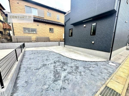 ���ԏ�@���ԃX�y�[�X��2�䕪����܂��I�Z�J���h�J�[�͂������A�o�C�N�⎩�]�ԂȂǂ��u���ꏊ�ɍ���܂���B