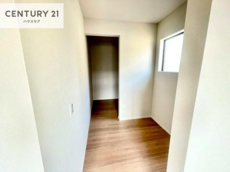 ���[�@�E�H�[�N�C���N���[�[�b�g�t���ł��B��������̂��m���Ȃǂ����[���Ă��������ł��ˁI���ɂ���@�������ȂǋG�ߕ��̑傫�ȉƓd�����[�ł��܂��I�t���[�X�y�[�X�͏��ւ��̋�Ԃɂ��I