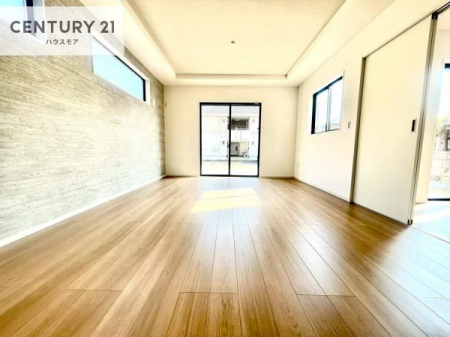 ���r���O�@�傫�ȑ����炽���Ղ�̗z���������閾�邢���r���O�B�J�����̂��郊�r���O�ŉƑ��c���̂��났�̎��Ԃ��߂����܂��I