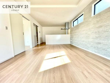 ���r���O�@��؂ȉƑ����W�܂邩�炱��LDK�ɂ͂�����肽���B
�q�����������C�ɏ΂��Ȃ��瑖�����Ă���p�����������u�L���Ƃɂ��ėǂ������v�Ǝv���u�Ԃł��B