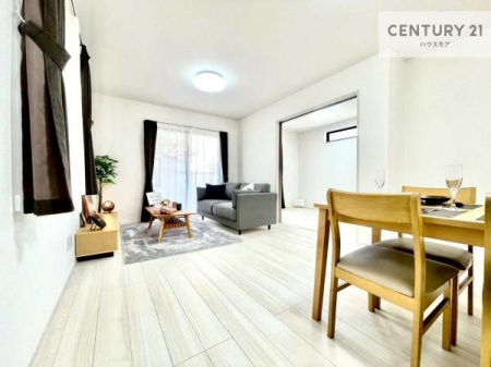 ���r���O�@�D�����z���܂肪���r���O����ł���ċ��S�n�̗ǂ���Ԃ����o���Ă���܂��I
���R�ƉƑ����W����b��������S�n�悢��ԁI�y���n�̔���J�Ò��z