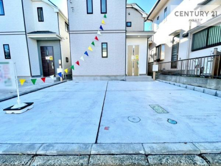 ���ԏ�@���ԃX�y�[�X��2�䕪����܂��I�Z�J���h�J�[�͂������A�o�C�N�⎩�]�ԂȂǂ��u���ꏊ�ɍ���܂���B�y���n�̔���J�Ò��z