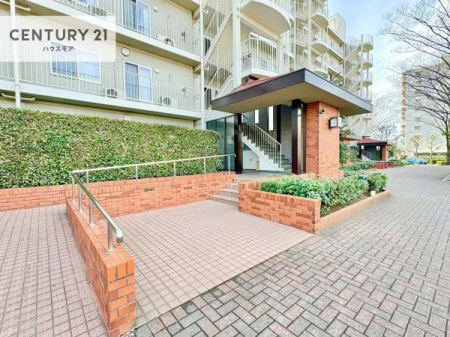 �G���g�����X�@�z������̗ǂ��G���g�����X�́A���Ƒ��₨�q�l���������}���Ă���܂��B
�����̕�炵�ɐS�n�悳�������炵�Ă�����Ԃł��B