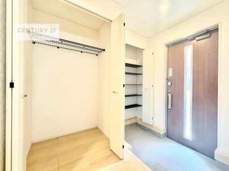 ���ց@�V���[�Y�{�b�N�X�t���B���ւ��Еt�����|�������₷���ł��I
�X�b�L���������ւŌ˂��J�����u�ԁA�������̂���S�n������Ԃ��o�}���Ă���܂��B