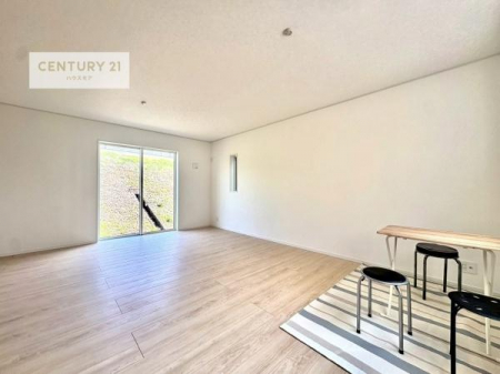 ���r���O�@�傫�ȑ����炽���Ղ�̗z���������閾�邢���r���O�B�J�����̂��郊�r���O�ŉƑ��c���̂��났�̎��Ԃ��߂����܂��I