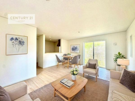 ���r���O�@�Ƌ��CG�p�[�X�ł��B�J�����̂���L�XLDK�I�\�t�@�[��_�C�j���O�e�[�u����u���Ă������ɂȂ�Ȃ��̂ŉ��K�ɉ߂����܂��I�R�~���j�P�[�V���������₷�����r���O�ł��I