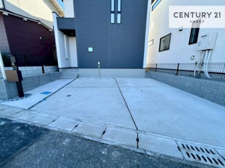 ���ԏ�@���ԃX�y�[�X��2�䕪����܂��I�Z�J���h�J�[�͂������A�o�C�N�⎩�]�ԂȂǂ��u���ꏊ�ɍ���܂���B